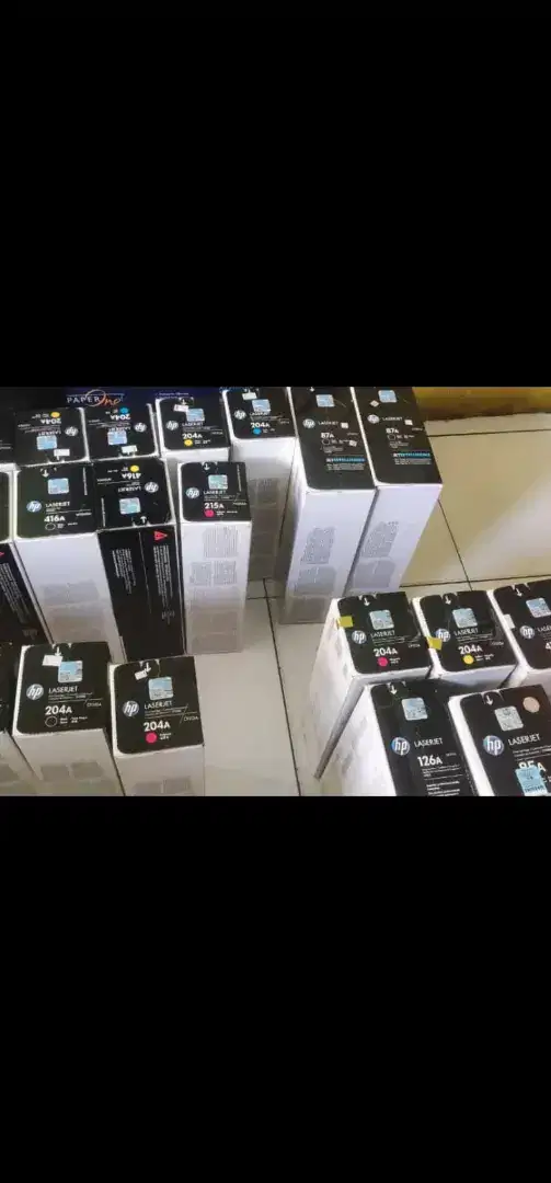 Tampung cartridge cartridge tinta printer baru dan bekas