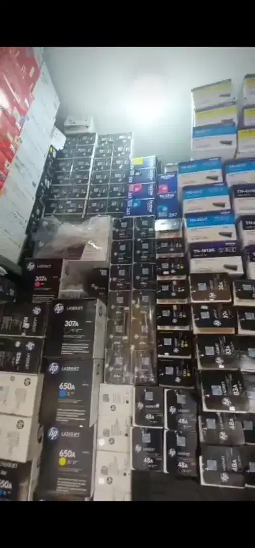 Penampung cartridge cartridge tinta printer baru dan bekas