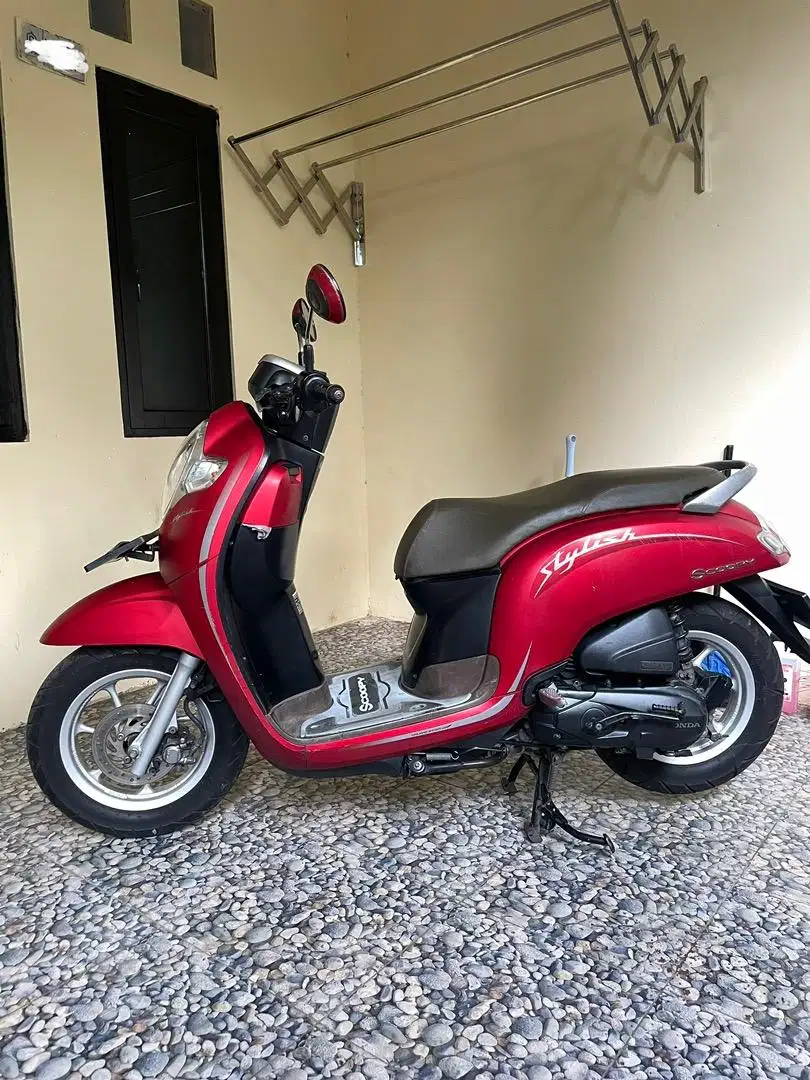 Dijual Motor Scoopy Warna Merah Tahun 2019