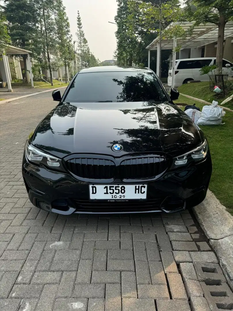 BMW 320i (2022)CKD A7 A/T  HITAM-DIJUAL CEPAT