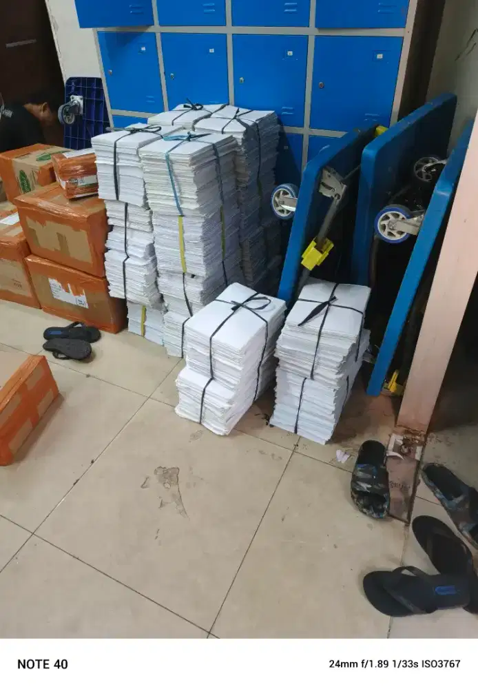 Cari dibeli kertas hvs bekas kantor sekolah dll