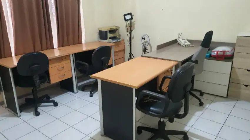 Dijual Meja Kantor bekas masih sangat layak pakai