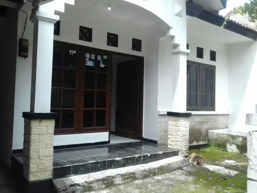 Rumah di sewakan di puri lidah kulon Surabaya