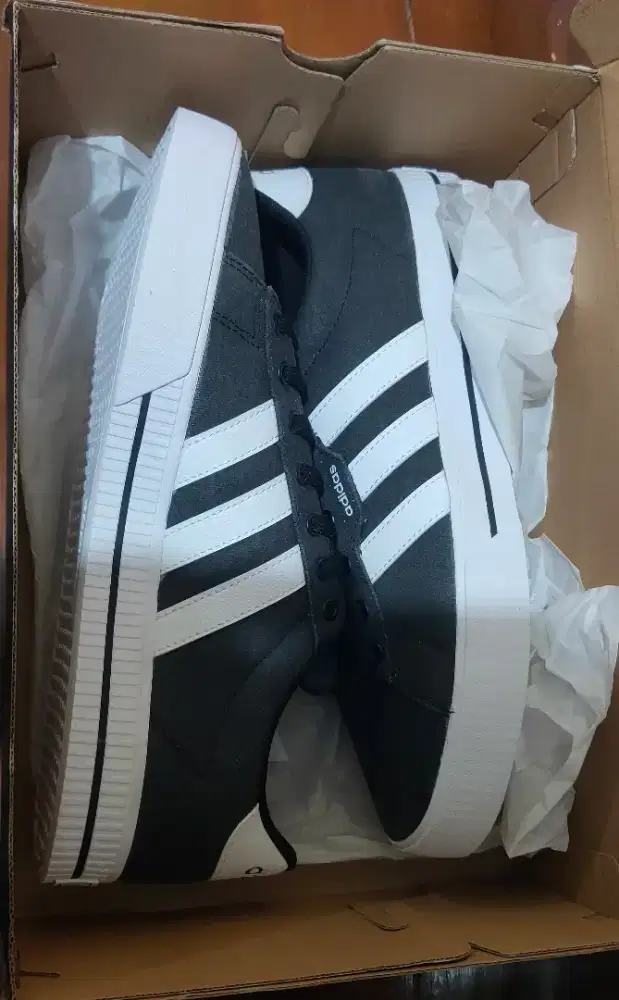 Sepatu adidas size 44 original new