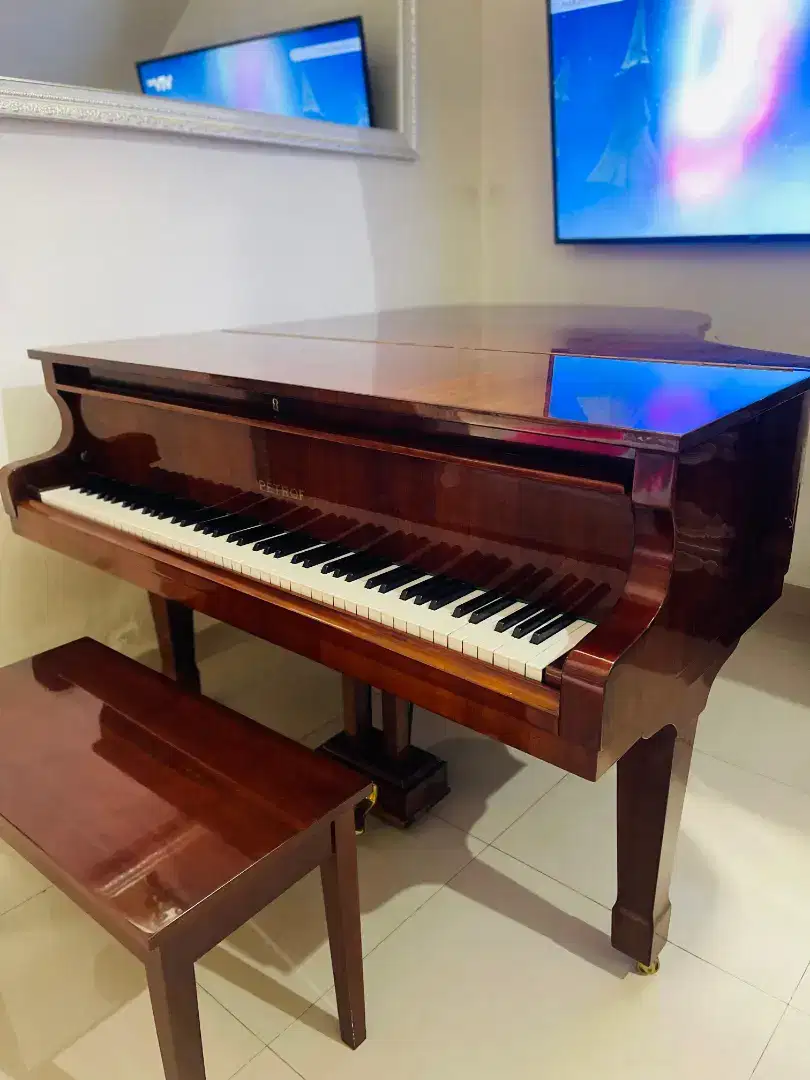 Piano grand petrof Dibuat di cekoslovia