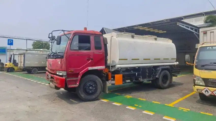 UD Truck Nissan PK215 Tahun 2011 Truck Tanki