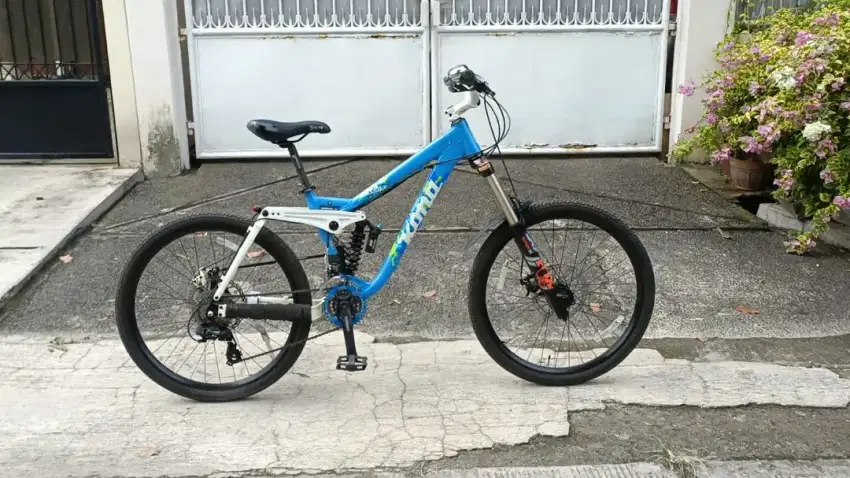 Sepeda gunung mtb downhill kona stinkyfork fox tallas 36