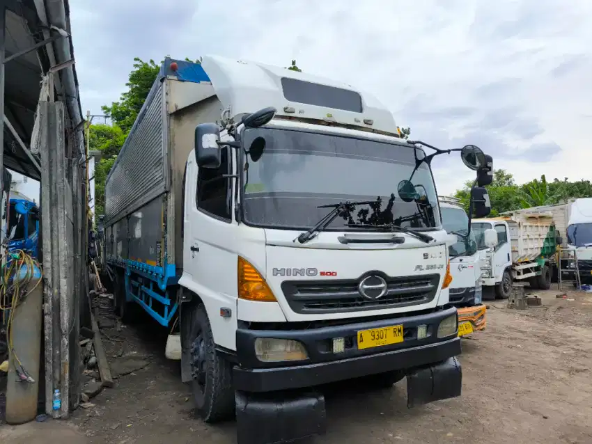 HINO FL 260 JW Wingbox panjang 9.5m tahun 2010