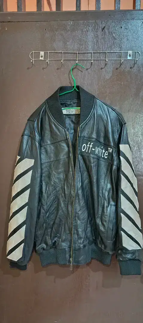 Jaket kulit offwhite original