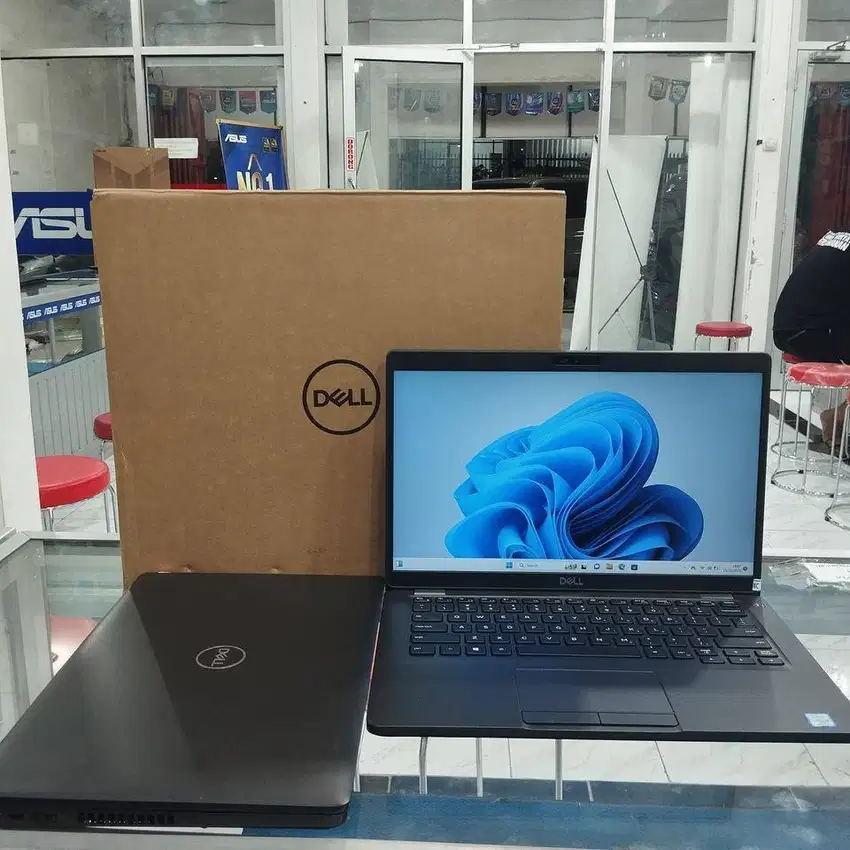 Dell 5400 Core i5 gen 8 RAM 16GB SSD 256GB Touchscreen Mulus