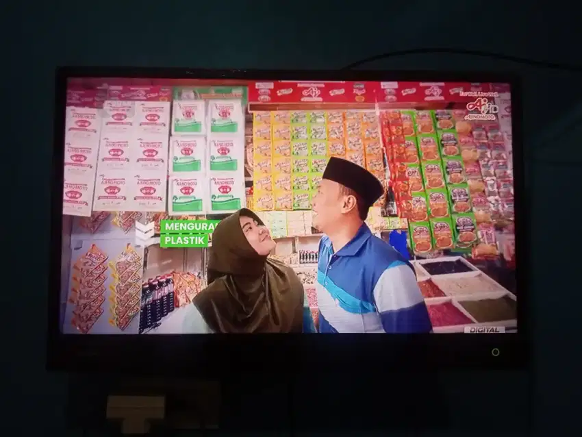 TV LED Toshiba 32 inch sudah digital, minus suara