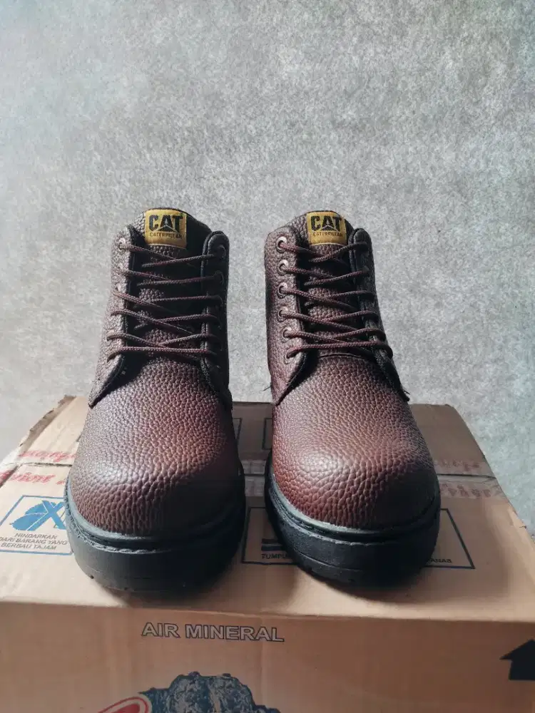 Sepatu Safety Pria Model Boots Ujung Besi warna COKLAT