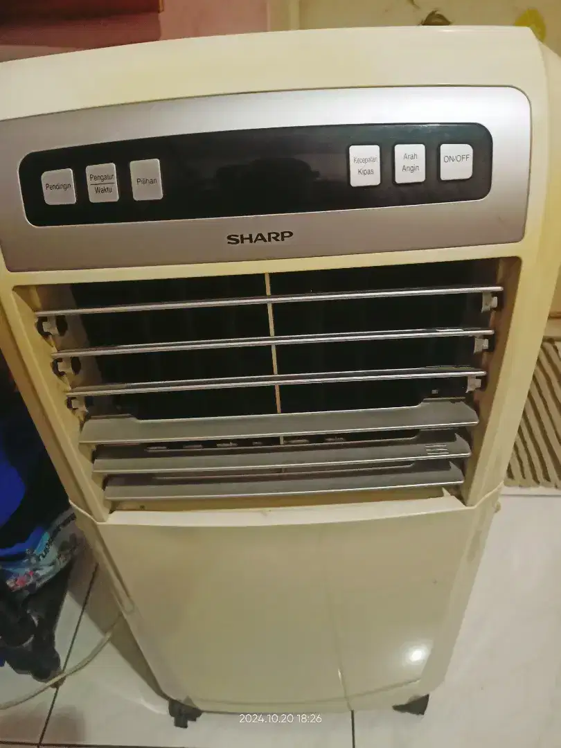 Air cooler sharp sawangan pasir putih