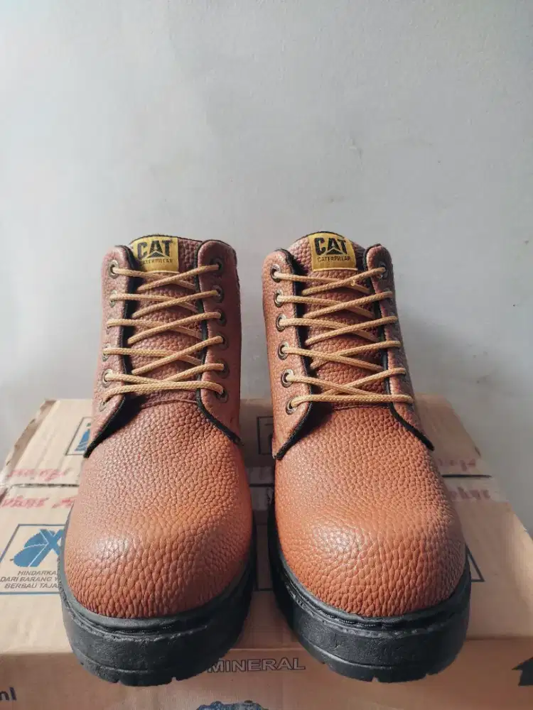 Sepatu Safety pria boots ujung besi warna TAN