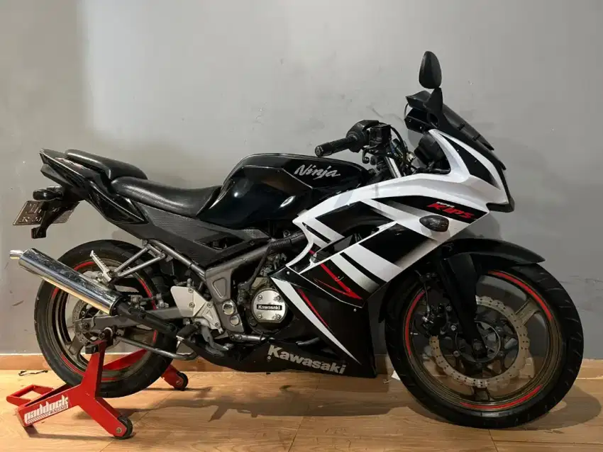 DIJUAL CEPAT !! KAWASAKI NINJA 150 RR SE TAHUN 2015/2016 SUPER TAMPAN