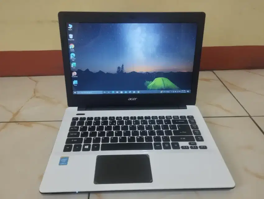 BU jual aja Laptop Acer kondisi normal ram 8gb