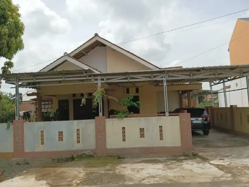 DIJUAL RUMAH SISA TANAH LUAS