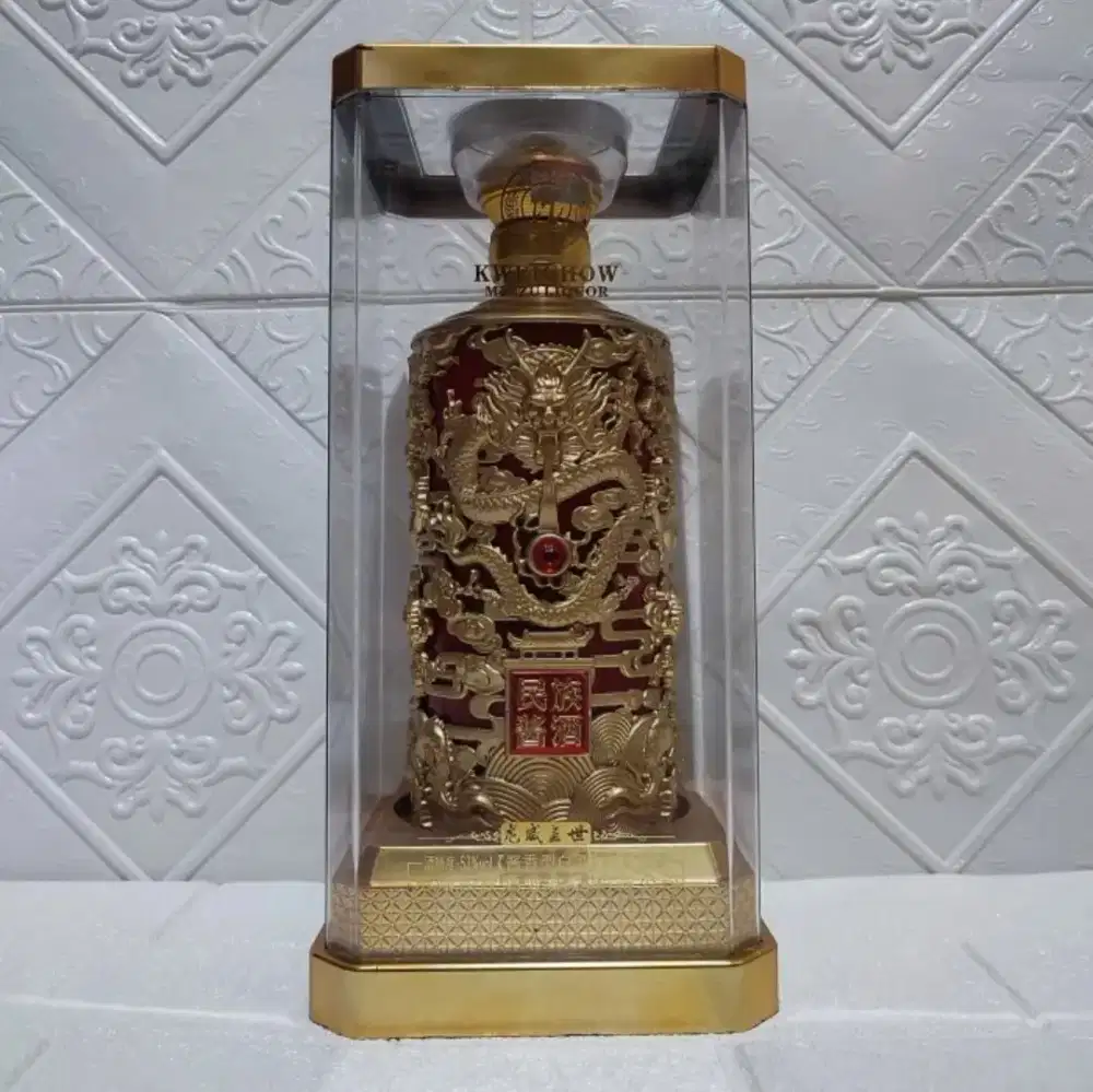 koleksi antik botol kosong motif naga ex mnman china