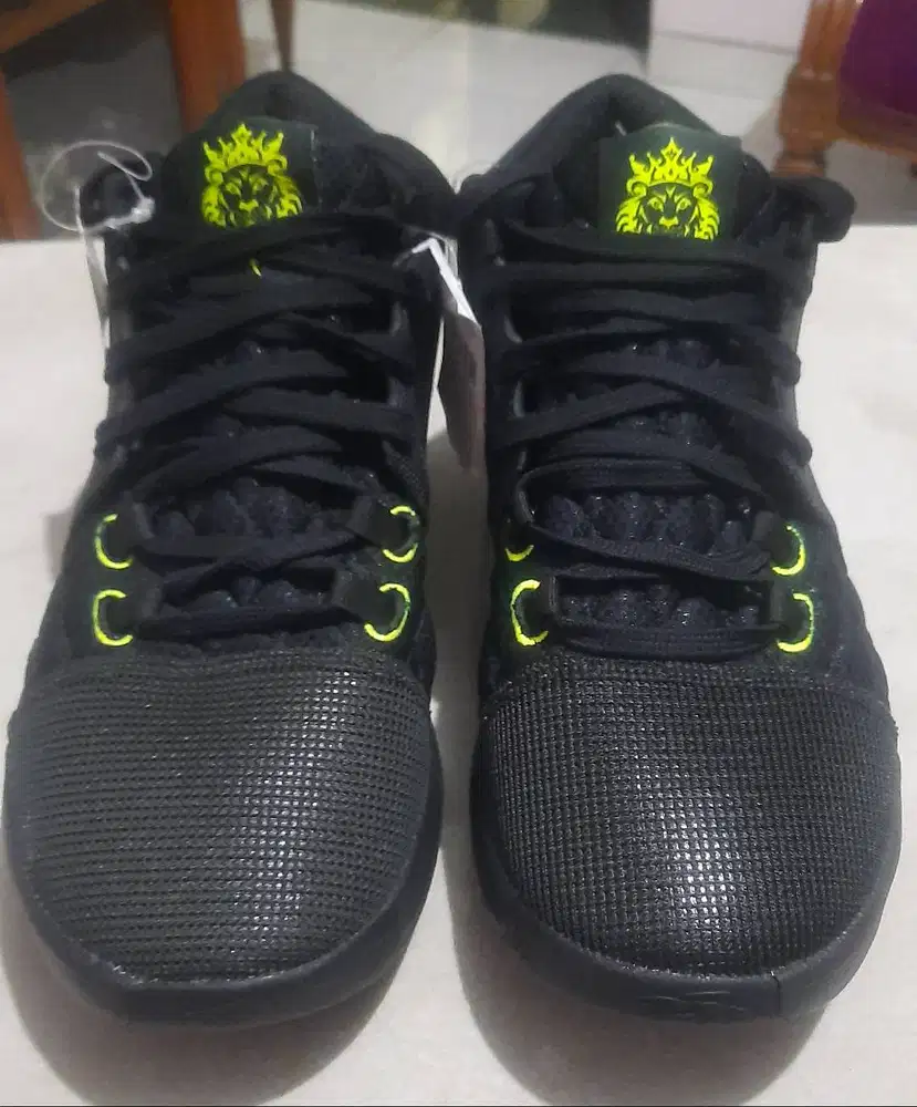 Sepatu Basket Nike Le Bron Witnees 8 Black