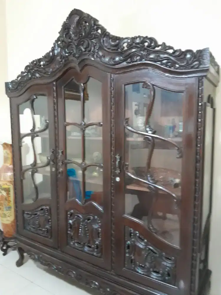 Jual lemari pajangan lawas