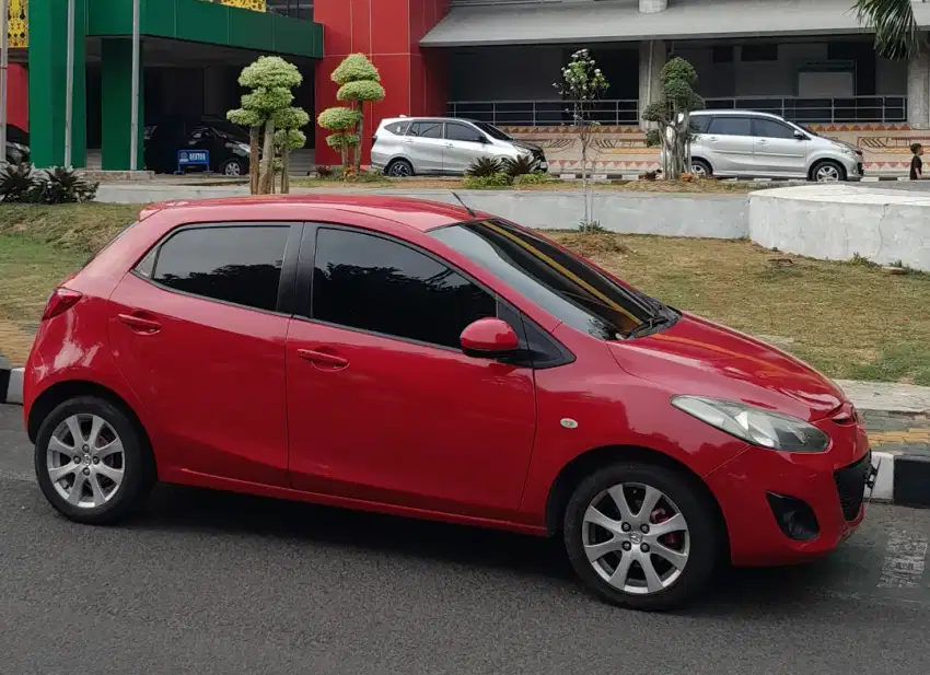 Mazda2 matic 2011 plat kodya bisa t.tambah mobil 3 baris