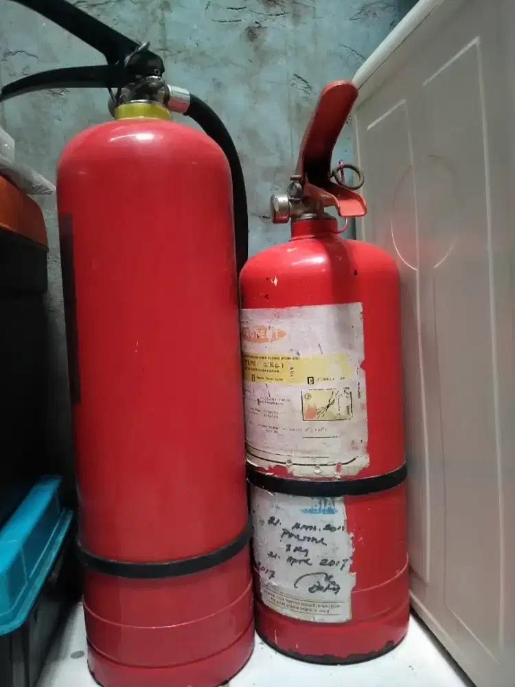 Apar kosong.dan yg masih isi