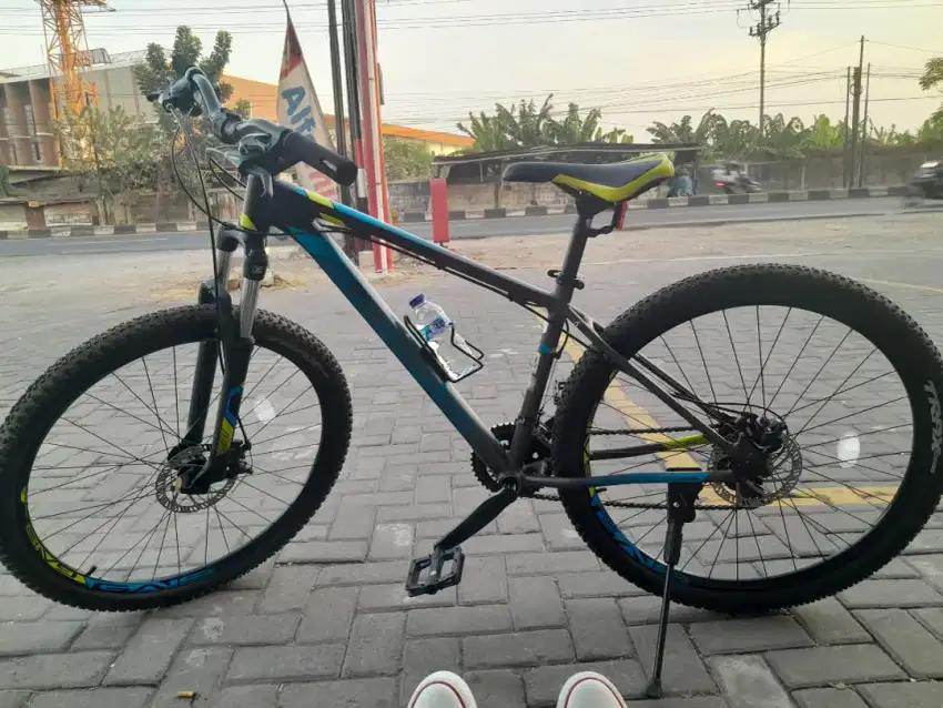 Sepeda gunung MTB 27,5  POLYGON CASADE 4