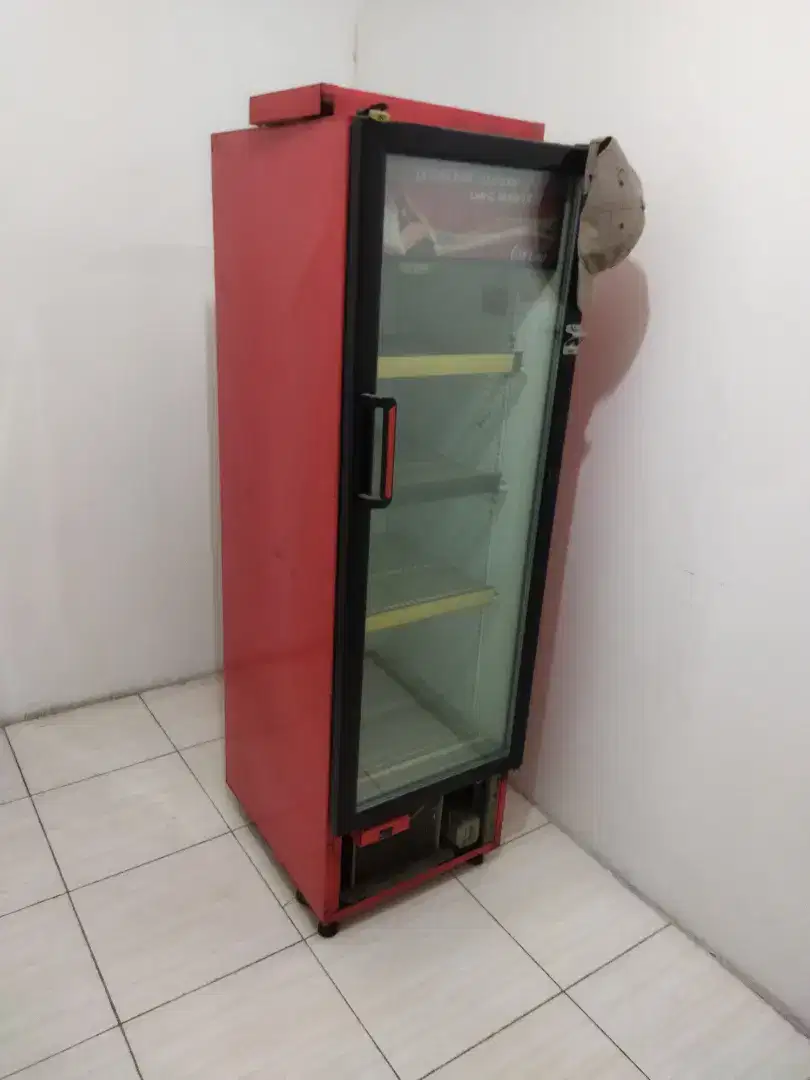 Show case kondisi krg dingin lama tdk dipakai.