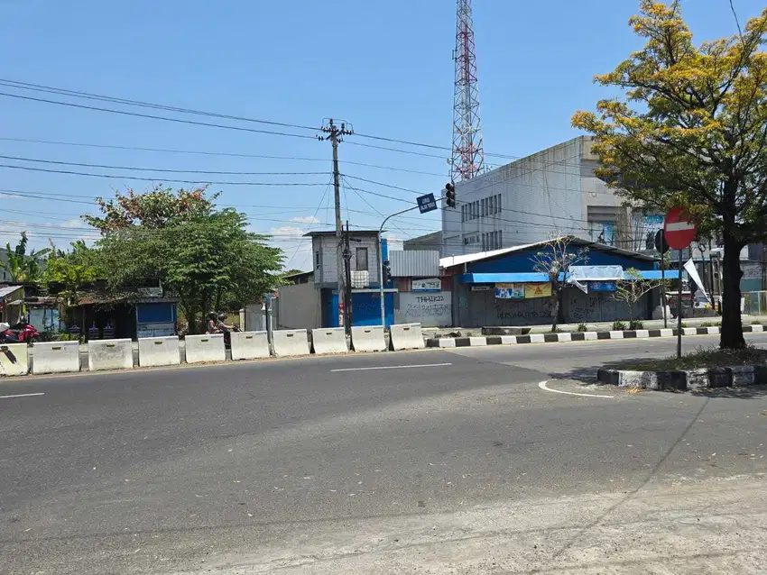 Ruang usaha atau toko strategis di pinggir jalan raya palur solo