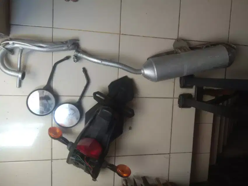 Knalpot, spacbord belakang, kaca spion original copotan Kawasaki KLX