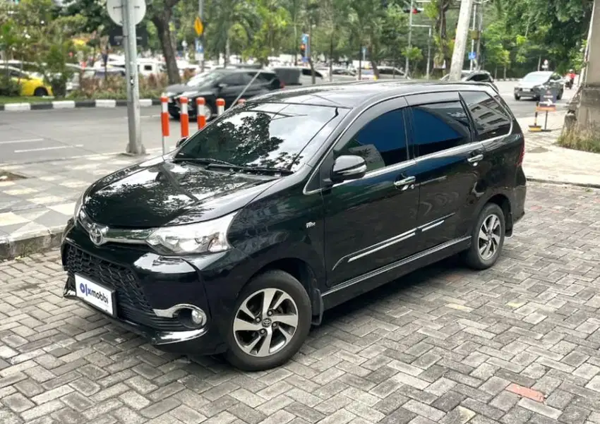 TOYOTA AVANZA 1.5 VELOZ BENSIN MATIC 2017