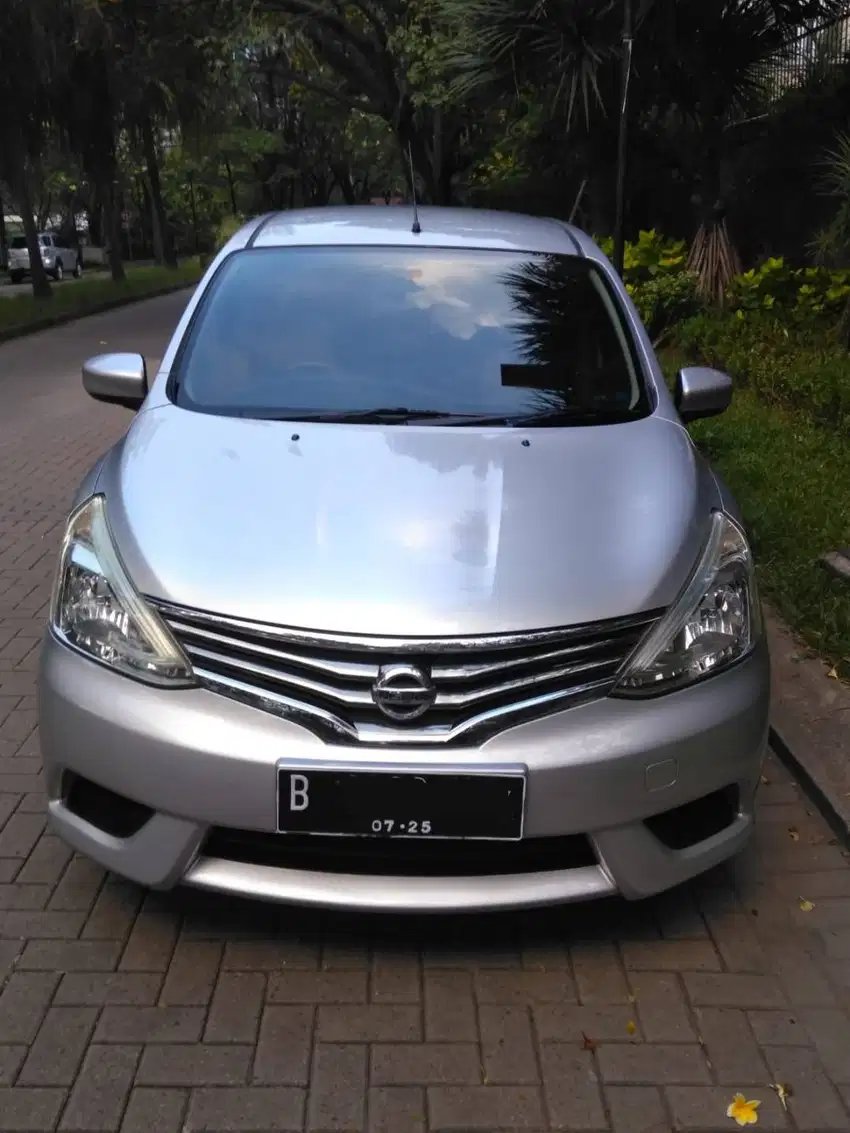 Nissan Grand Livina SV Facelift AT 2013 Silver