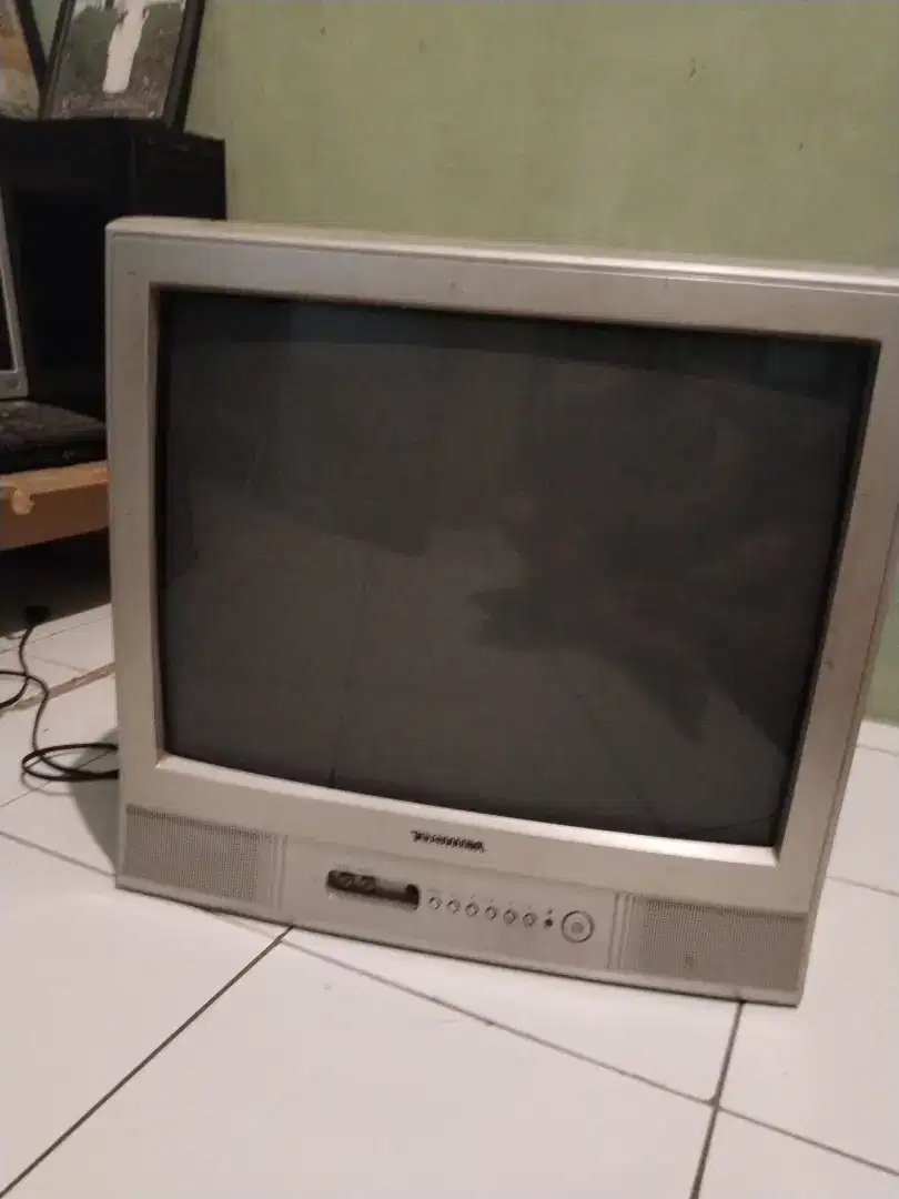 TV toshiba 21 in tabung