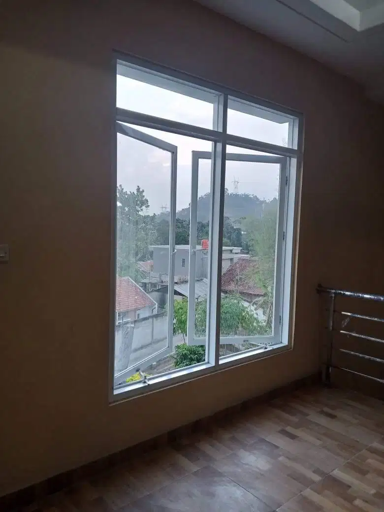 Kusen aluminium partisi aluminium pintu aluminium kaca