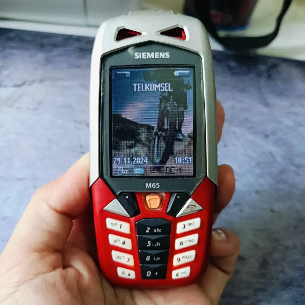 Siemens M65 handphone outdoor