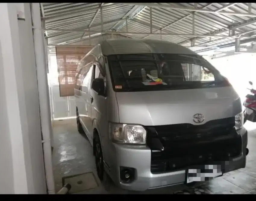 TOYOTA HI ACE Commuter Manual 2017