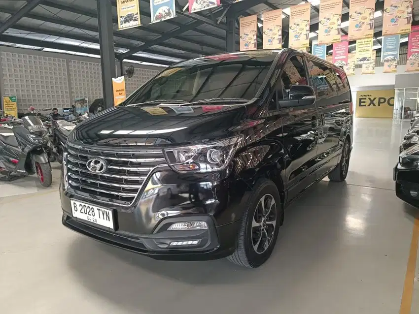 SUPER LOW KM MULUS LIKE NEW ! Hyundai H1 2.5 CRDi ROYALE Solar AT 2019