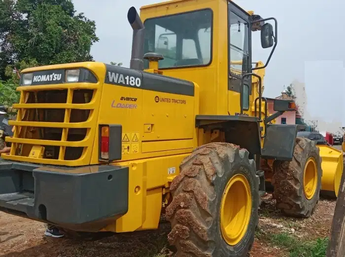 Dijual Wheel Loader Komatsu WA180-3 Tahun 2012