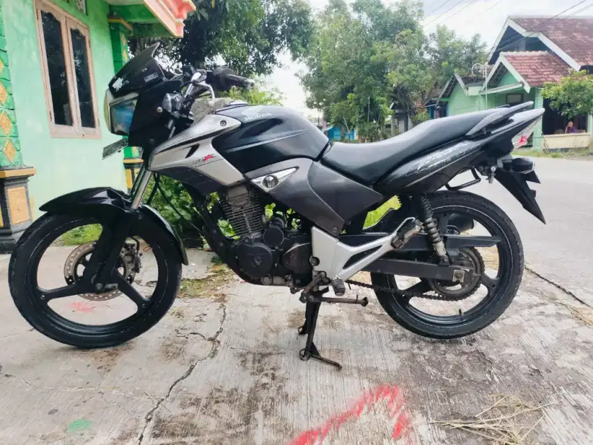 jual Honda
Tiger asli PC. Tahun2009.surat lngkp STNK&Bpkb plt AE ngawi