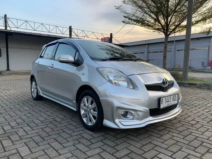 Toyota Yaris E 1.5 Automatic 2012 Silver