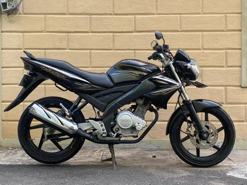 VIXION HITAM 2010