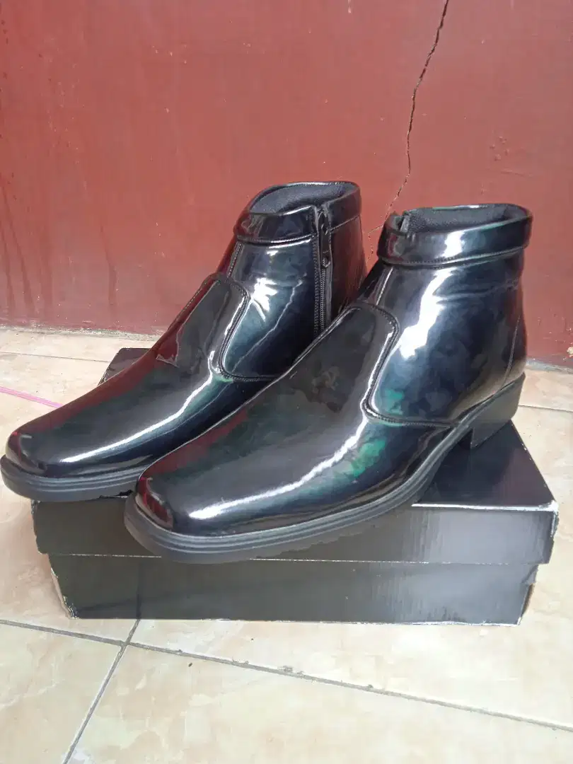 Sepatu PDH kilap size 44 baru ada box poris cipondoh