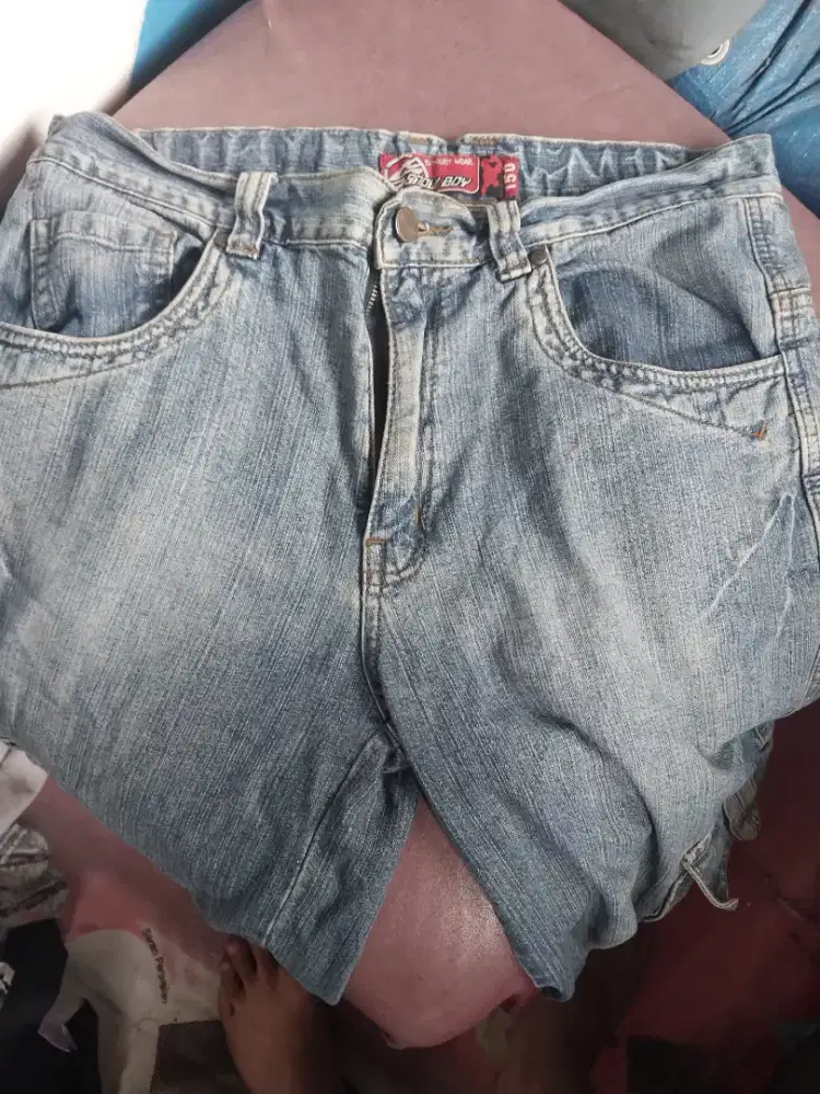 Celana Pendek Denim Pria Bekas