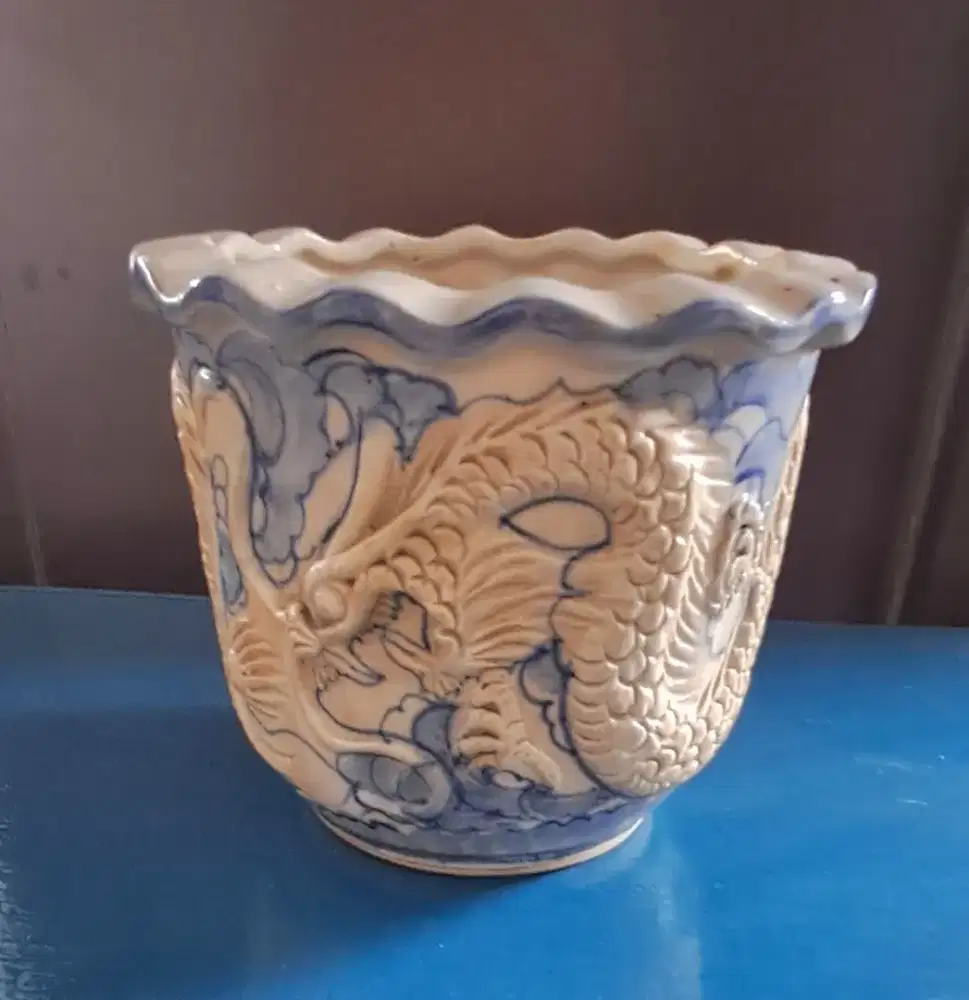 Pot Keramik Naga usia 90 th