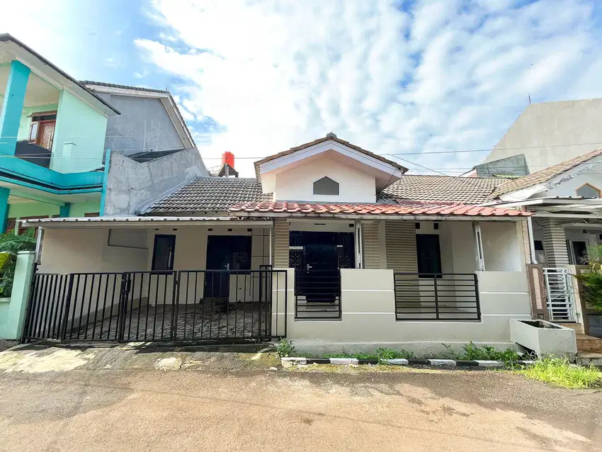 Rumah SHM Siap Huni 6 Menit ke SMAN 2 Cibinong Semi Furnished J-21262