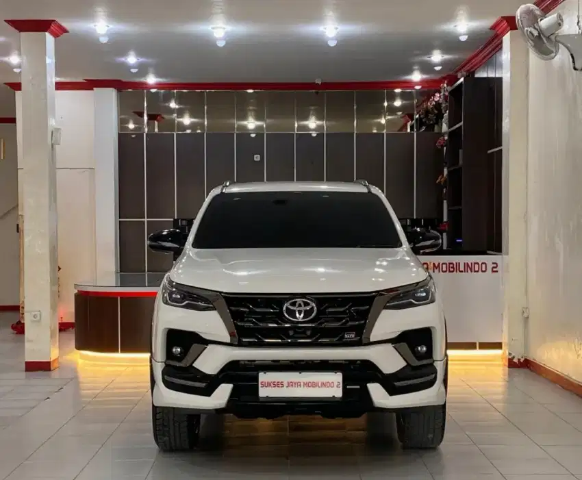 ALL NEW TOYOTA FORTUNER 2.8 VRZ GR SPORT 4X2 AT DIESEL 2023 KM 27.991