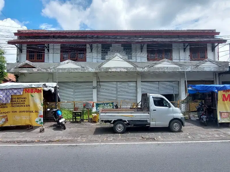 RUANG  USAHA  LOKASI  STRATEGIS