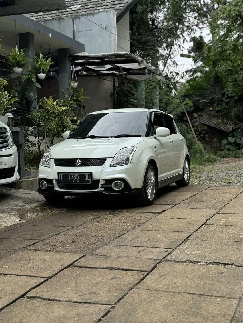 Suzuki swift GT3 MT 2011 Antik low km manual mulus terawat istimewa