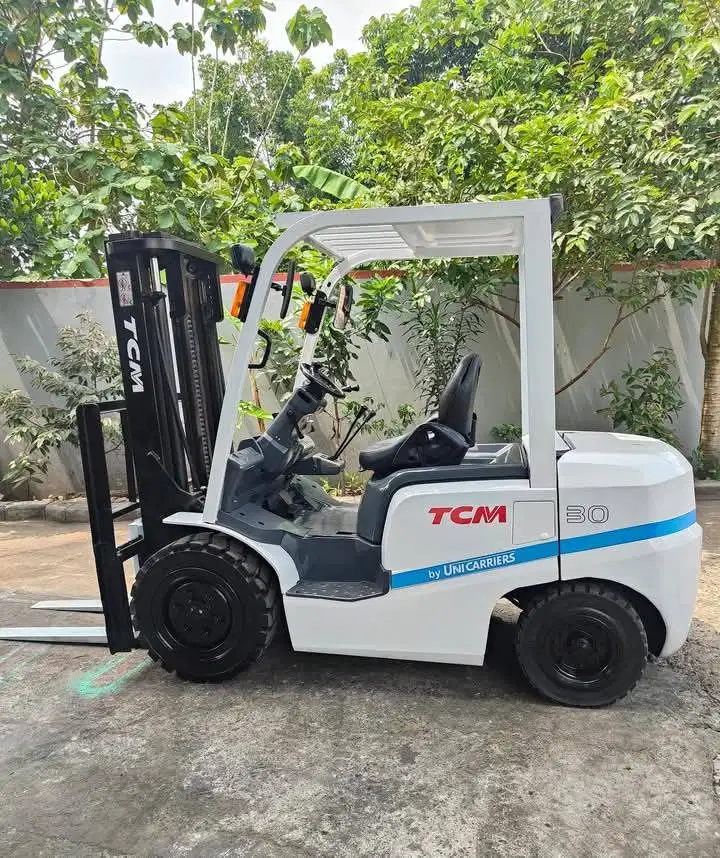 Forklift TCM 3 Ton,Manual,Tiang 3 Meter,Isuzu C240,Tahun 2017