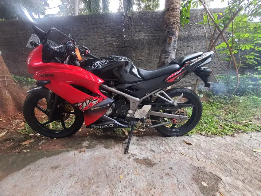 Ninja 150 RR warna merah